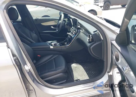 2015 Mercedes-Benz C 300 4Matic/Luxury 4Matic/Sport 4Matic z USA, uszkodzony, nr VIN 55SWF4KB4FU019156